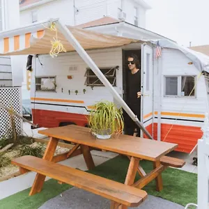 Chalet 80s Surf Camper In Rockaway