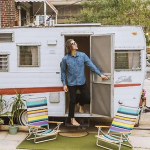 Chalet 60s Surf Camper With Nyc Skyline View In Rockaway